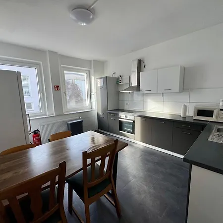 Doppelzimmer Im Monteurhaus Gemeinschaftsbad Und -kueche 게스트하우스 3*