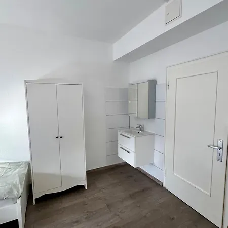 Doppelzimmer Im Monteurhaus Gemeinschaftsbad Und -kueche 3* 뒤스부르크