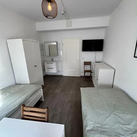 Doppelzimmer Im Monteurhaus Gemeinschaftsbad Und -kueche Gasthuis Duisburg