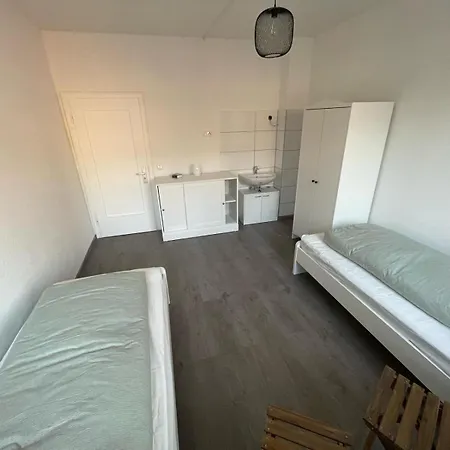 Doppelzimmer Im Monteurhaus Gemeinschaftsbad Und -kueche 3*